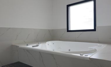 Casa en Venta- Barrio El Naudir-5 Ambientes-Pileta-Laguna-Losa radiante-Escobar