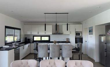 Casa en Venta- Barrio El Naudir-5 Ambientes-Pileta-Laguna-Losa radiante-Escobar