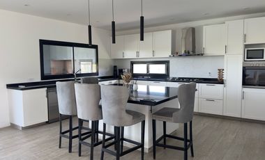 Casa en Venta- Barrio El Naudir-5 Ambientes-Pileta-Laguna-Losa radiante-Escobar
