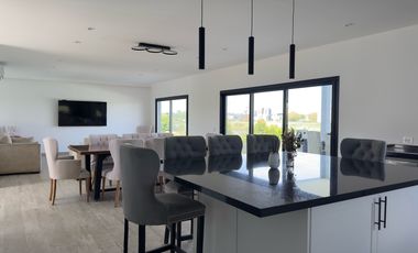 Casa en Venta- Barrio El Naudir-5 Ambientes-Pileta-Laguna-Losa radiante-Escobar