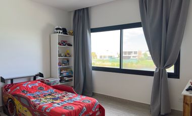 Casa en Venta- Barrio El Naudir-5 Ambientes-Pileta-Laguna-Losa radiante-Escobar