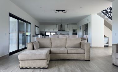 Casa en Venta- Barrio El Naudir-5 Ambientes-Pileta-Laguna-Losa radiante-Escobar