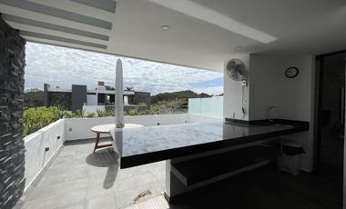 TAI TAI, Casa en VENTA y RENTA AMUEBLADA con alberca, roof garden, sala de TV y cuarto de servicio