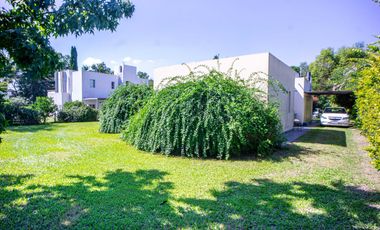 Casa 2 Dormitorios con posibilidad de ampliación Barrio Cerrado La Bahía Pueblo Esther