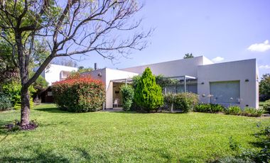 Casa 2 Dormitorios con posibilidad de ampliación Barrio Cerrado La Bahía Pueblo Esther