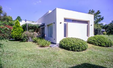 Casa 2 Dormitorios con posibilidad de ampliación Barrio Cerrado La Bahía Pueblo Esther