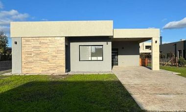 CASA EN VENTA  - 4AMB C/ PILETA - LAGOS DE CANNING 1 - CANNING