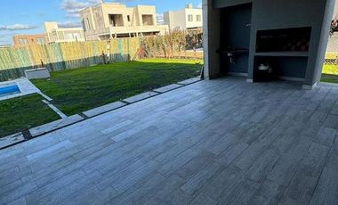 CASA EN VENTA  - 4AMB C/ PILETA - LAGOS DE CANNING 1 - CANNING