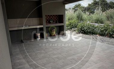 Casa a estrenar en Costa del Este - Calle Malvones e/ Pensamientos al 579