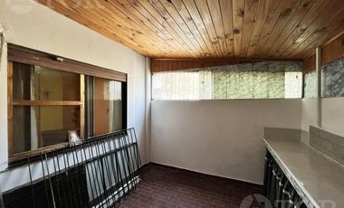 Departamento tipo PH. 3 ambientes-Patio-Lavadero.