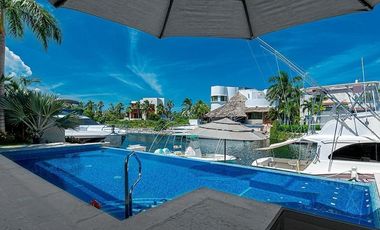 Casa en Venta Puerto Cancún Frente a Canal y con muelle