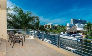 Casa en Venta Puerto Cancún Frente a Canal y con muelle