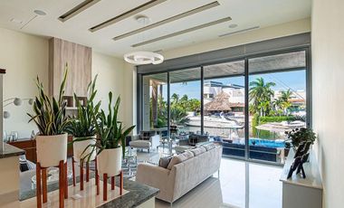 Casa en Venta Puerto Cancún Frente a Canal y con muelle