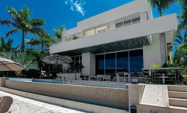 Casa en Venta Puerto Cancún Frente a Canal y con muelle