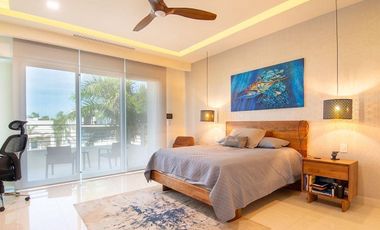 Casa en Venta Puerto Cancún Frente a Canal y con muelle