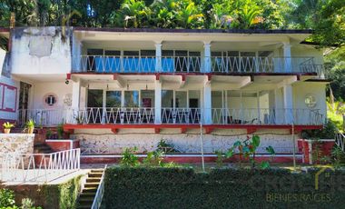 Local en renta en plaza Buena Vista campestre zona Briones Coatepec  Ver.