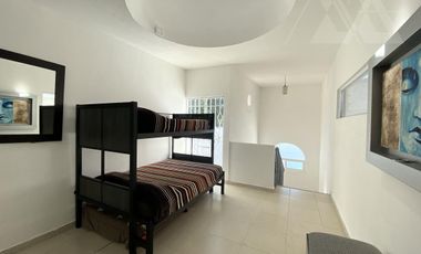 Venta  o Renta Casa sobre Avenida - Palmira Tinguindin, Cuernavaca Mor.