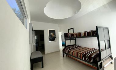 Venta  o Renta Casa sobre Avenida - Palmira Tinguindin, Cuernavaca Mor.