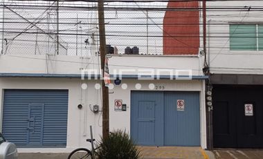 Casa con uso de suelo en Venta en Hacienda de Echegaray.