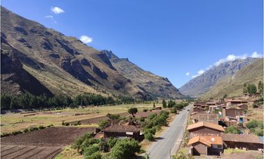 VENDO TERRENO DE 8000 M2 A PIE DE PISTA VALLE SAGRADO PISAC CUSCO PERU