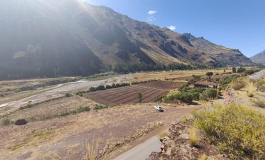 VENDO TERRENO DE 8000 M2 A PIE DE PISTA VALLE SAGRADO PISAC CUSCO PERU