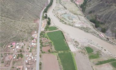 VENDO TERRENO DE 8000 M2 A PIE DE PISTA VALLE SAGRADO PISAC CUSCO PERU