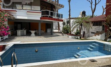 Casa amueblada en Venta y Renta en Av. López Mateo, Col. Petrolera, en Coatzacoalcos, Veracruz.