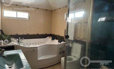 Casa amueblada en Venta y Renta en Av. López Mateo, Col. Petrolera, en Coatzacoalcos, Veracruz.