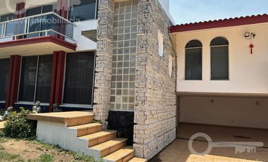 Casa amueblada en Venta y Renta en Av. López Mateo, Col. Petrolera, en Coatzacoalcos, Veracruz.