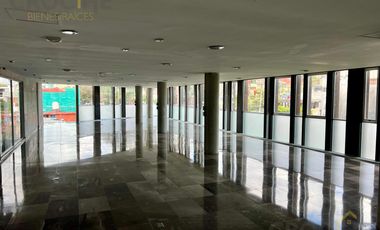 Local en renta en edificio comercial 2do piso.