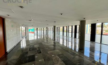 Local en renta en edificio comercial 2do piso.