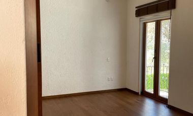 RENTA DE CASA EN FRACCIONAMIENTO CLUB DE GOLF LOS ENCINOS EN LERMA