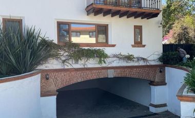 RENTA DE CASA EN FRACCIONAMIENTO CLUB DE GOLF LOS ENCINOS EN LERMA