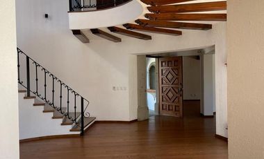 RENTA DE CASA EN FRACCIONAMIENTO CLUB DE GOLF LOS ENCINOS EN LERMA