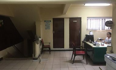 VENTA DE EDIFICIO, MUY COMERCIAL, CÉNTRICO