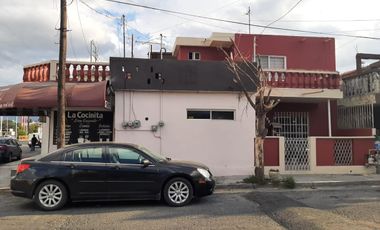 CASA VENTA CON LOCALES COMERCIALES LAS PUENTES SAN NICOLAS