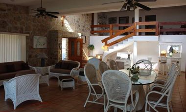 CASA CON CANCHA DE TENIS EN VENTA TEQUES