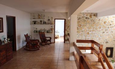 CASA CON CANCHA DE TENIS EN VENTA TEQUES