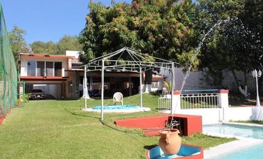 CASA CON CANCHA DE TENIS EN VENTA TEQUES