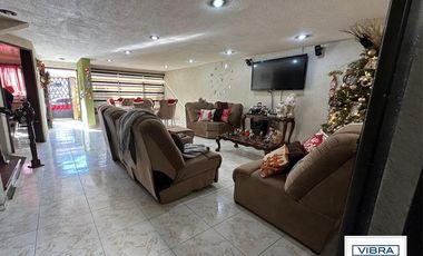 Linda casa 3 recámaras a la venta en Barrio 18