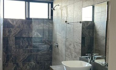 Casa en venta en Cancún, Quintana Roo en Residencial Aqua sobre avenida Huayacan