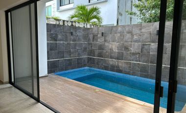 Casa en venta en Cancún, Quintana Roo en Residencial Aqua sobre avenida Huayacan