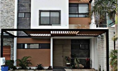 Casa en venta en Cancún, Quintana Roo en Residencial Aqua sobre avenida Huayacan