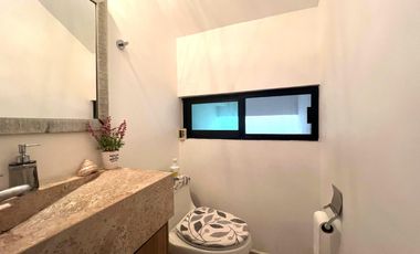 Venta Casa de 4 recámaras y Paneles Solares en Privada con Amenidades