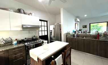 Venta Casa de 4 recámaras y Paneles Solares en Privada con Amenidades