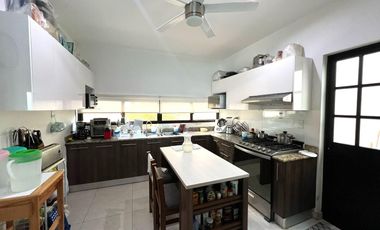 Venta Casa de 4 recámaras y Paneles Solares en Privada con Amenidades