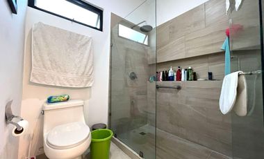 Venta Casa de 4 recámaras y Paneles Solares en Privada con Amenidades
