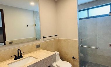 Casa en venta con diseño exclusivo en Fracc. Paseo de la Reina