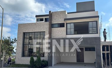 Casa en venta con diseño exclusivo en Fracc. Paseo de la Reina