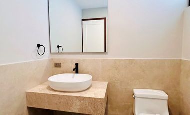 Casa en venta con diseño exclusivo en Fracc. Paseo de la Reina
